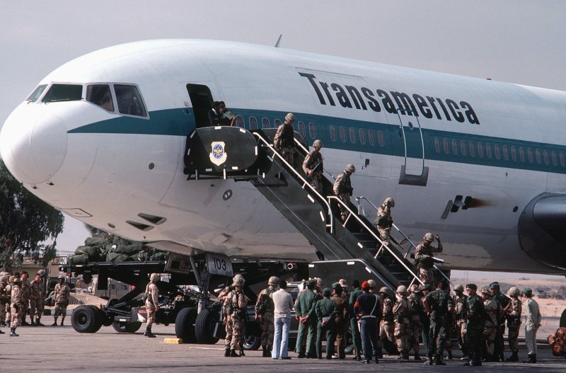 DC 10 самолет салон
