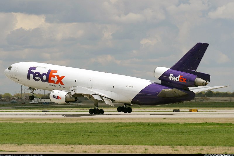 Federal Express DC 10