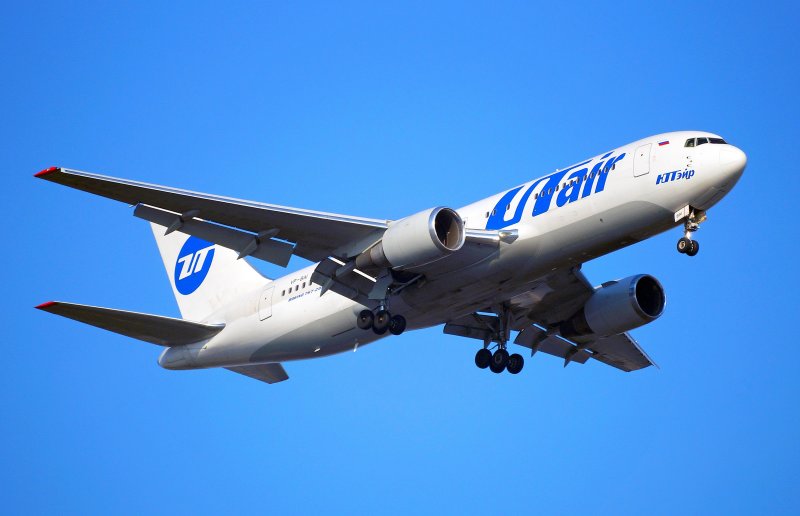 B767-200 UTAIR