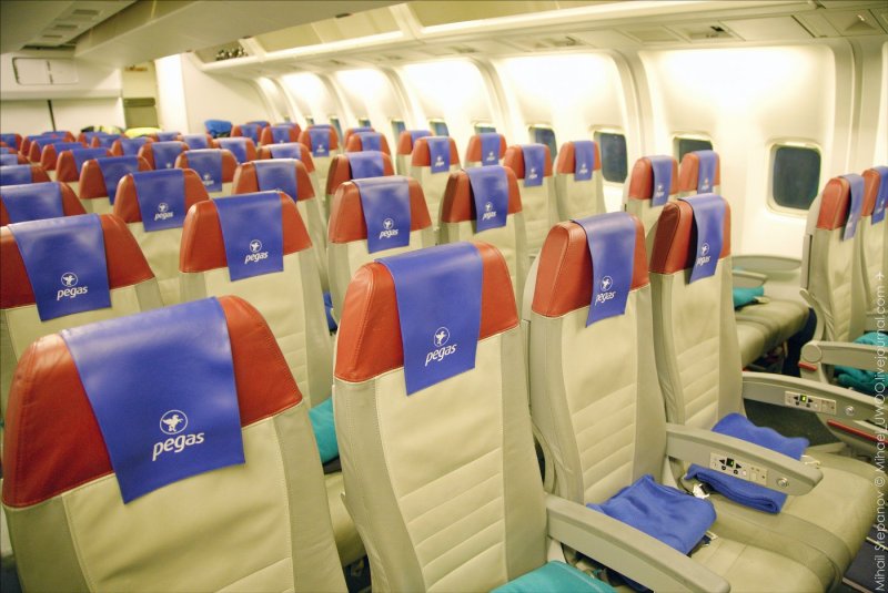 Pegas Fly 767-300 салон