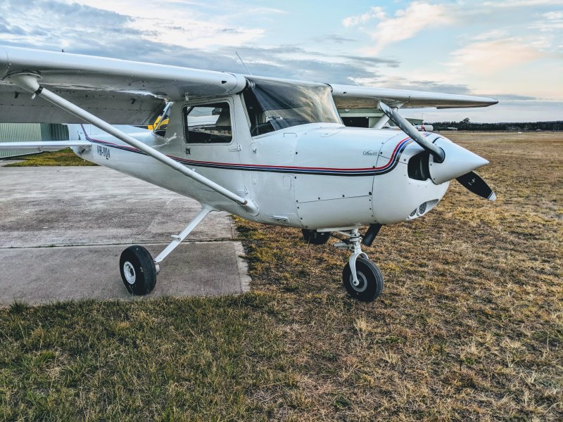 Самолет Cessna 152