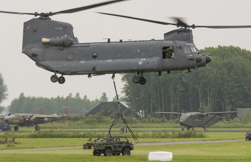 Вертолет Ch-47 Chinook