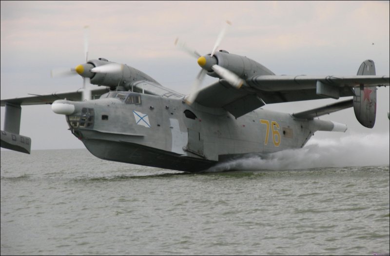 Противолодочный самолет-амфибия бе-12