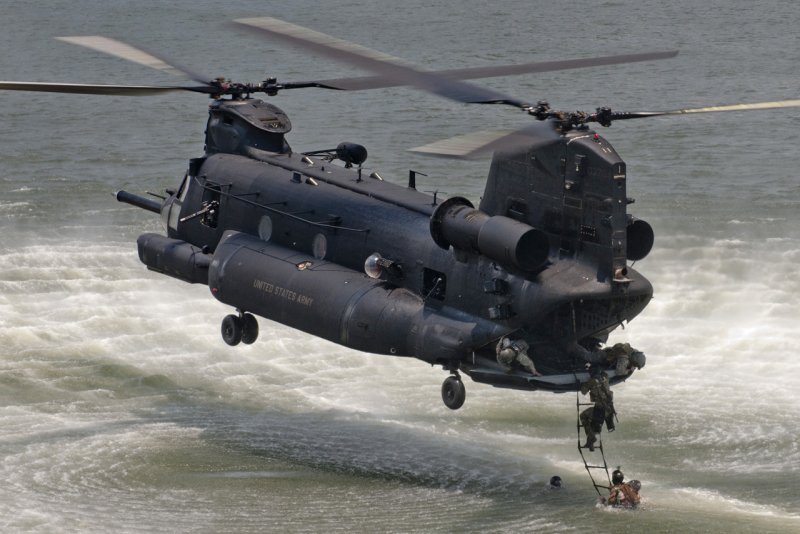 Вертолет MH-47 E SOA - Chinook