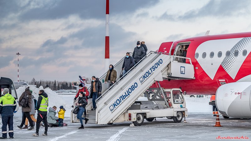 Red Wings Airlines SSJ 100
