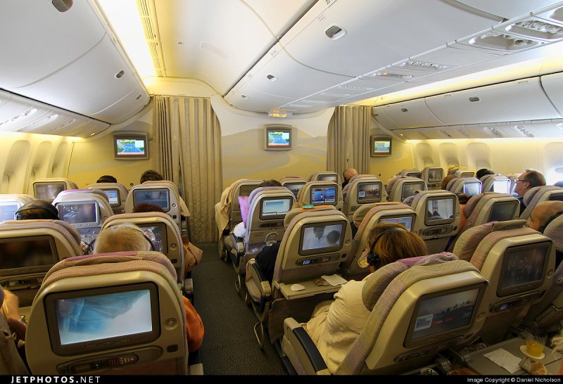 Boeing 777-300 салон Emirates