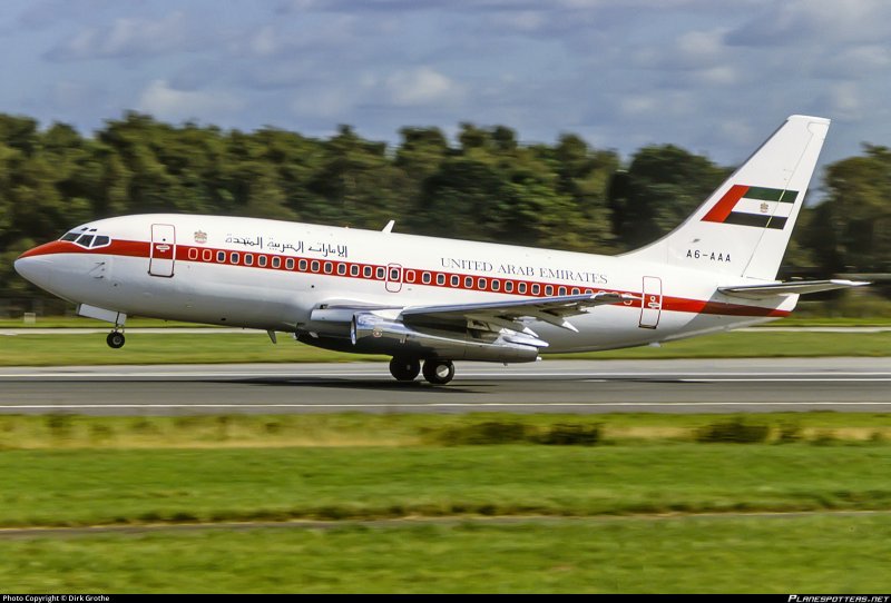 Боинг 737 Emirates