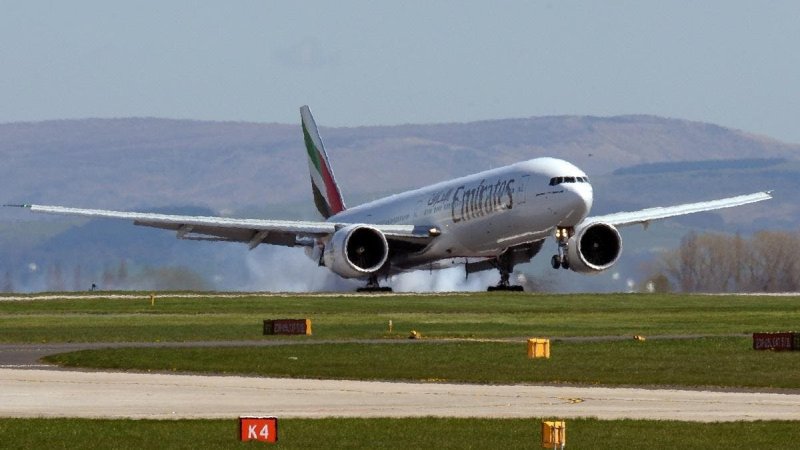 Боинг 737 Эмирейтс