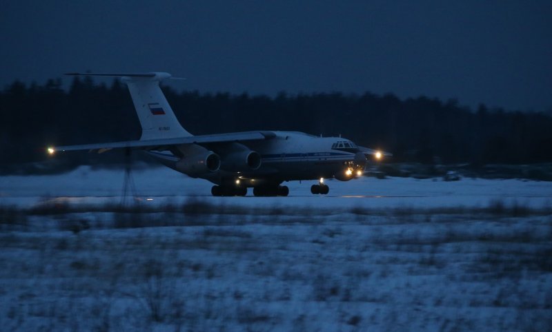Самолёт ил-76 военотранспартный ночью