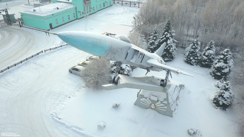 Самолет на алюминиевом заводе в Новокузнецке