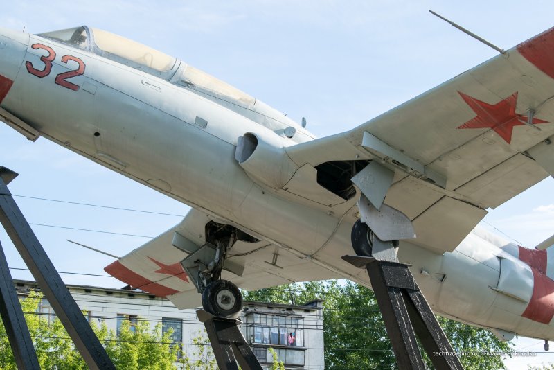Л-29 памятники самолетам на Украине
