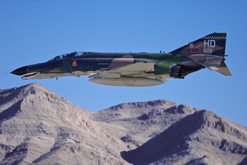 Самолет Фантом ф-4