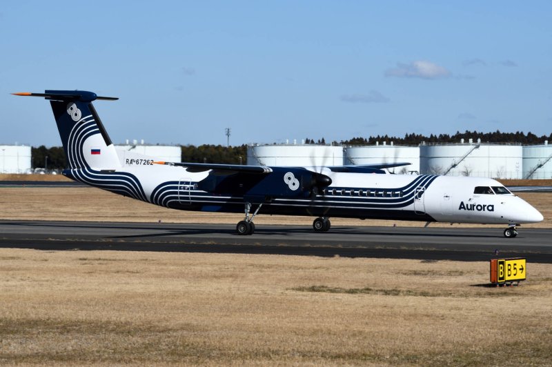 Bombardier DHC 8-q400 в Авроре