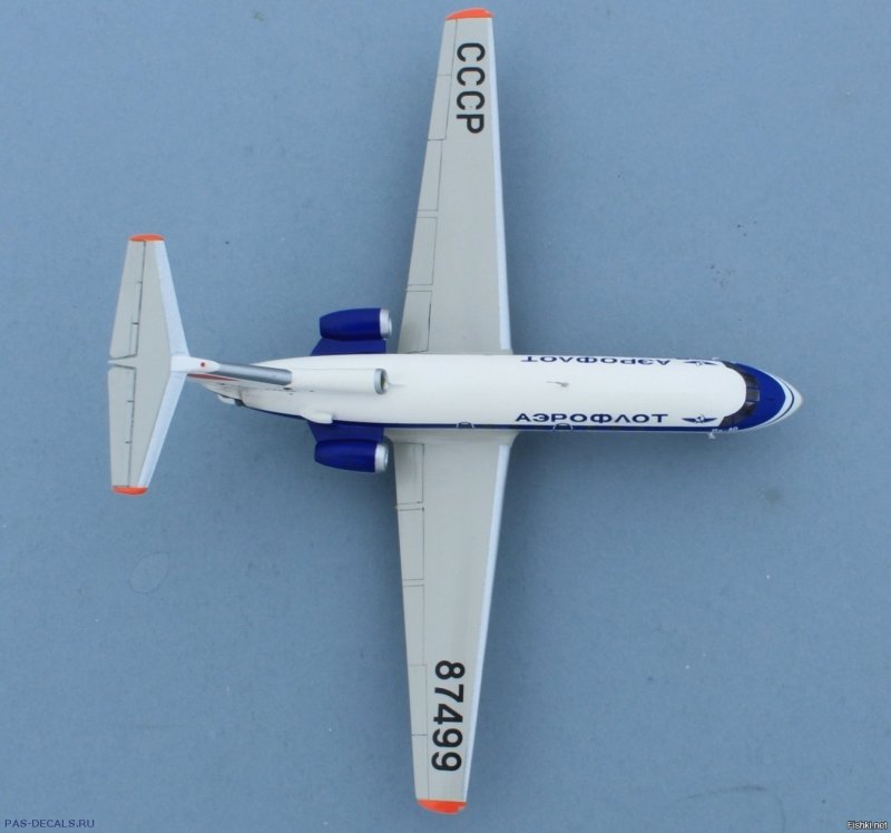 Як-40 из бумаги