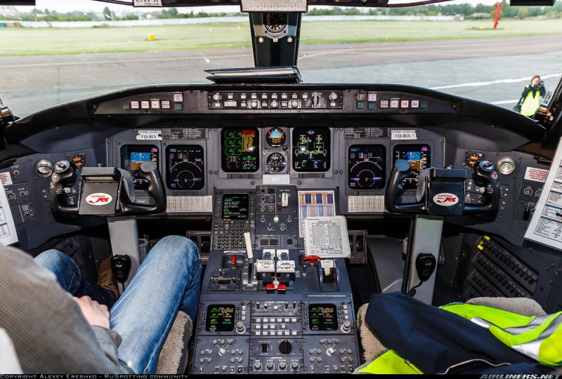 Bombardier CRJ 200 кабина