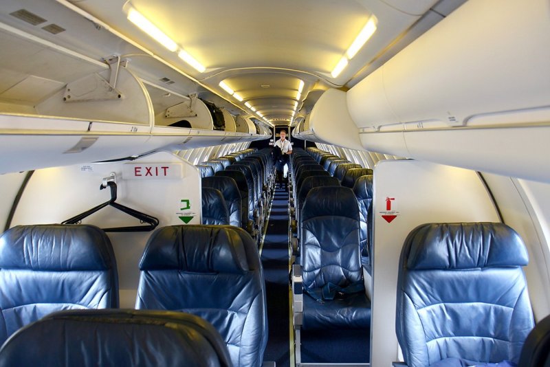Bombardier CRJ 700 салон
