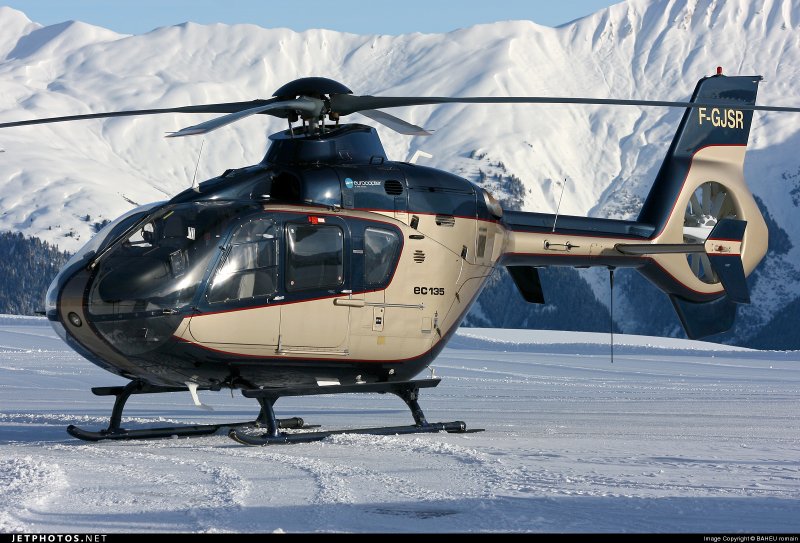 Ec135 вертолет