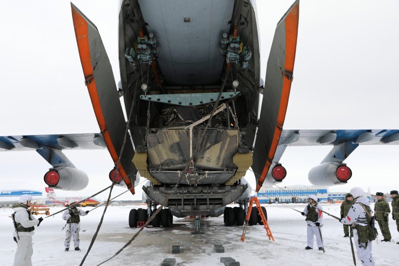 Грузовой самолет ил-76