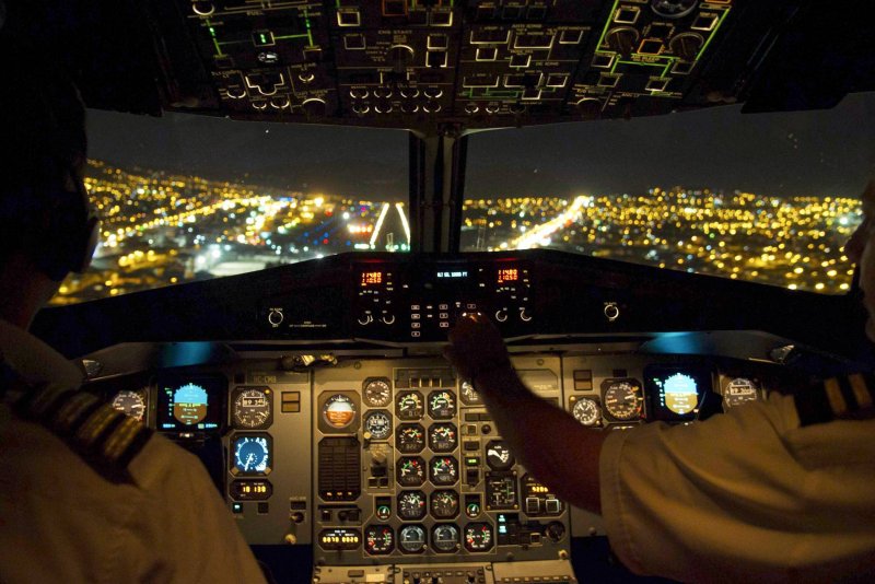 Взлёт Боинга 747 из кабины пилота