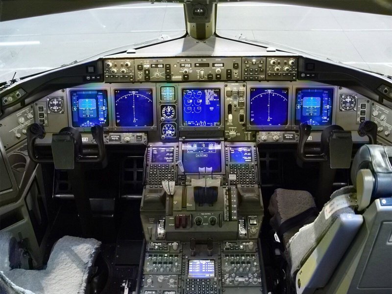 Боинг 777 кабина