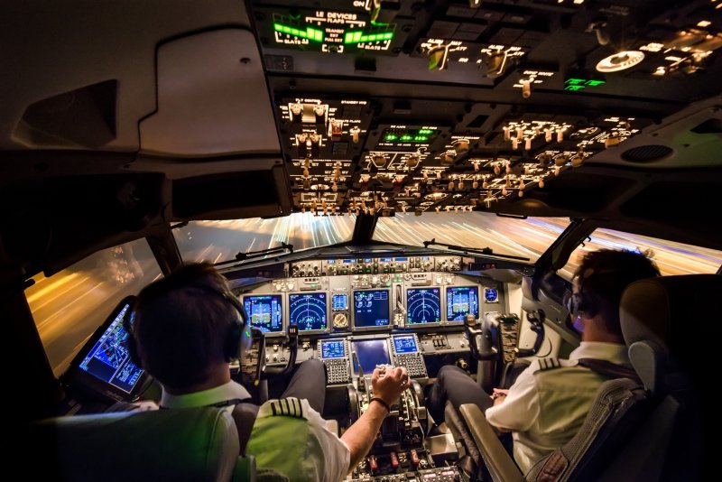 Кабина Боинг 737-800