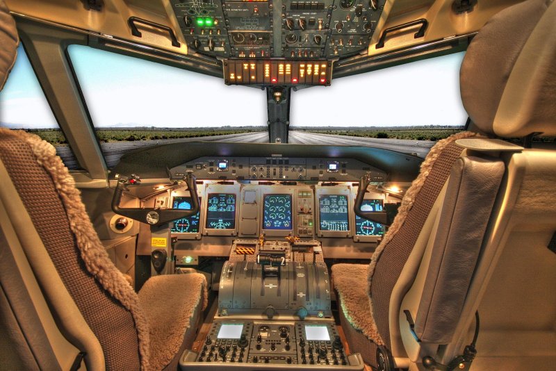 Боинг 747-800 кабина