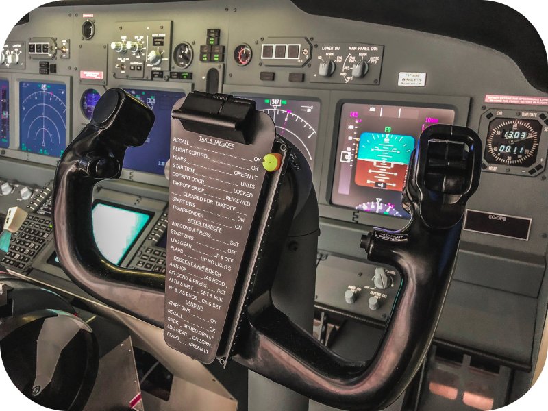 Кабина Boeing 737 Max штурвал