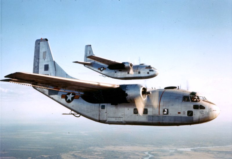Самолет c-123 provider военно-транспортный