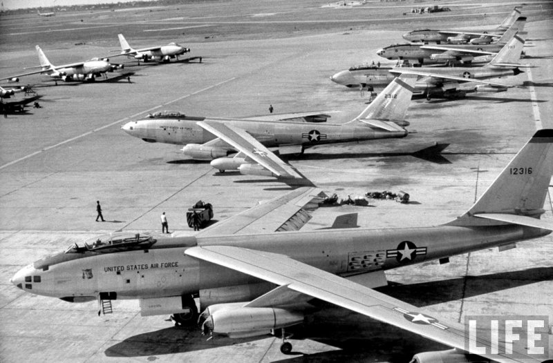 Стратегические бомбардировщик b-47