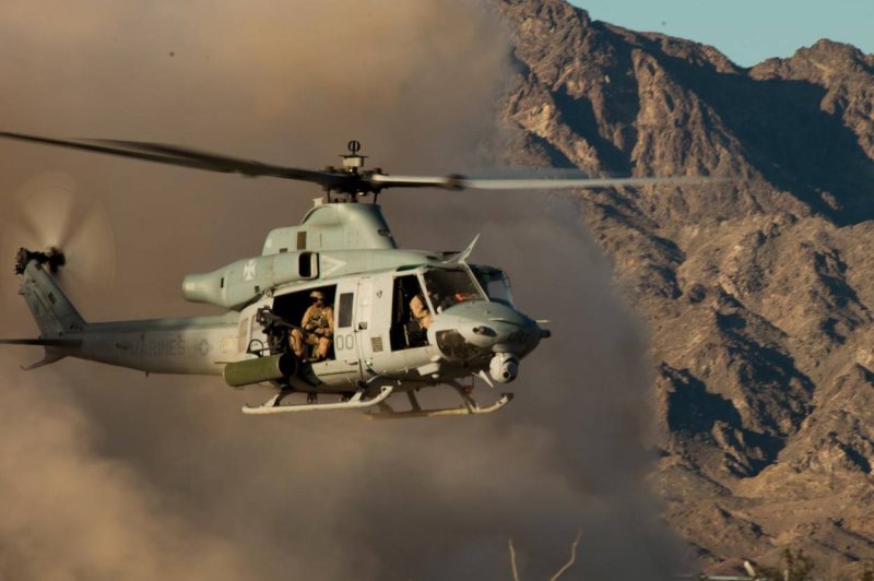 Вертолет uh-1y