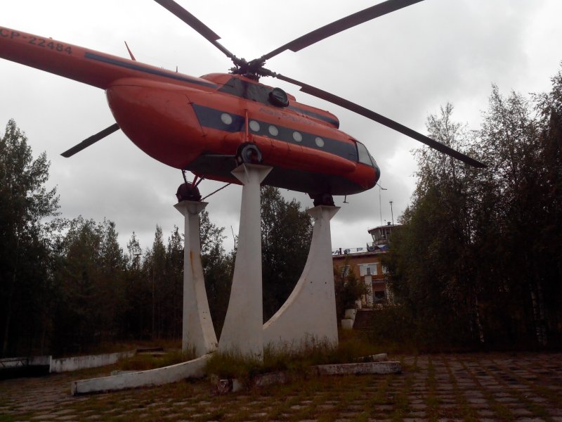 Памятник вертолёт ми-8 Печора