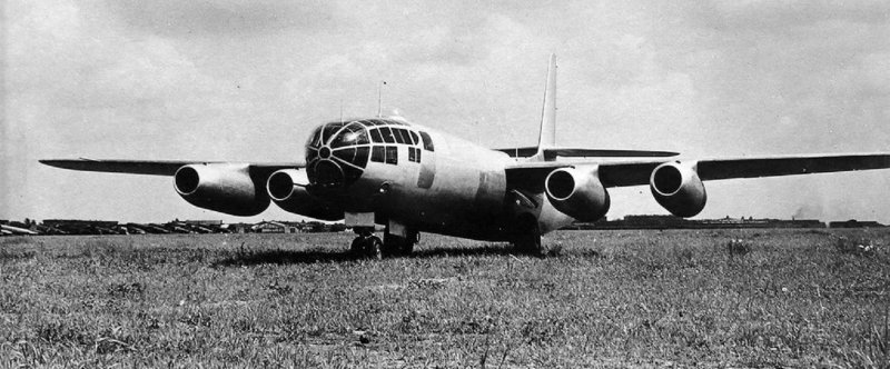1947первый полёт первого реактивного бомбардировщика ту-12.