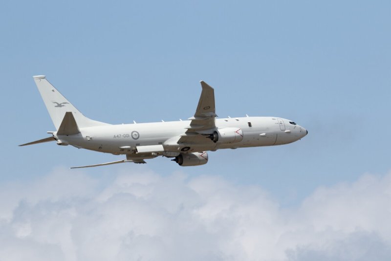 Самолет разведчик p-8