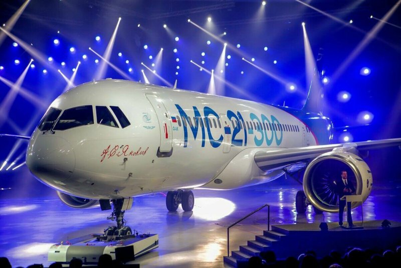 МС-21 пассажирский самолёт