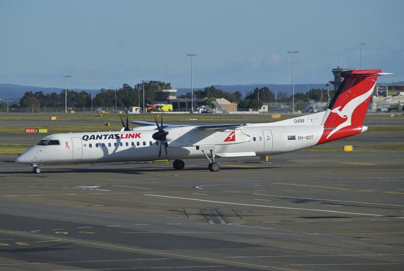 Dash 8 q300 Qantas link