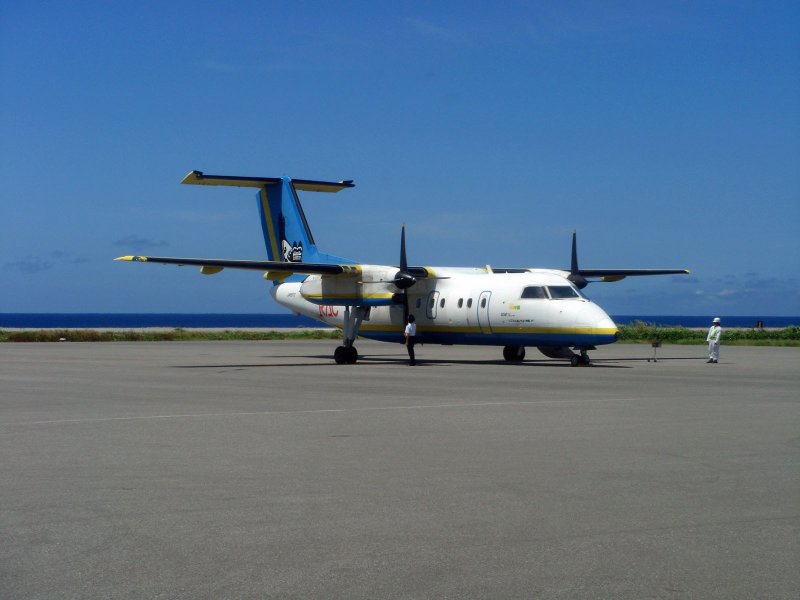 DHC 8 самолет