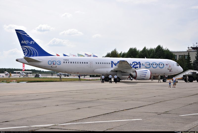 Авиалайнер МС-21-300