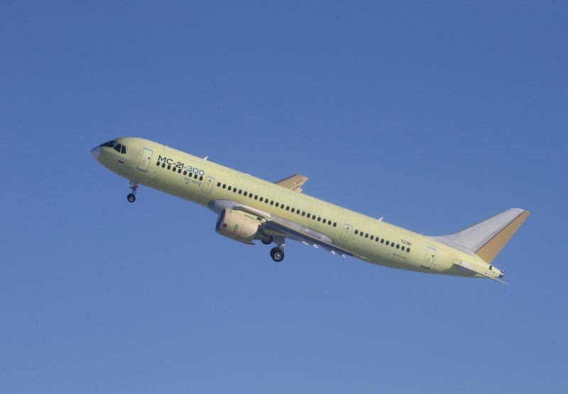 Российский самолёт МС-21-300