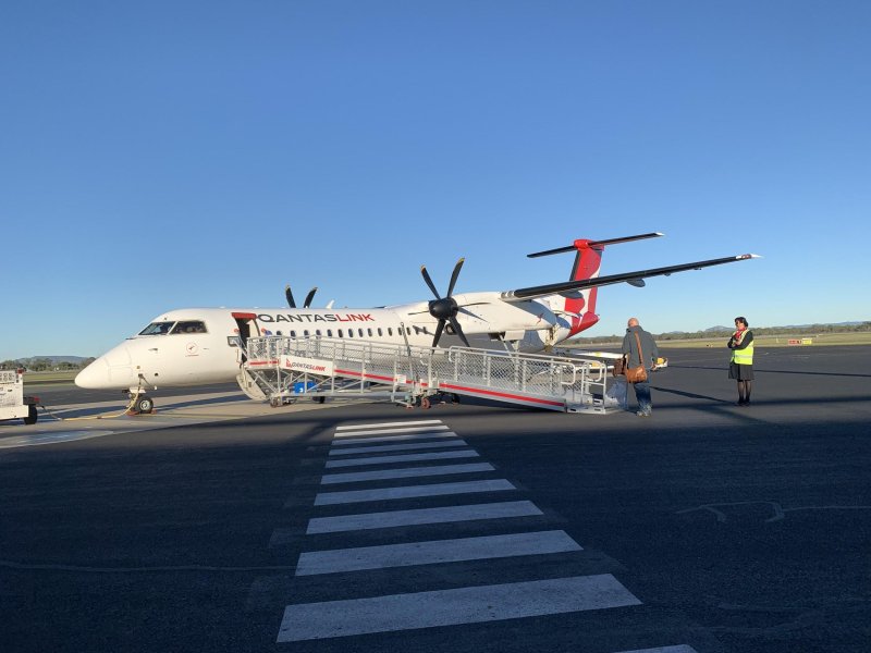 Dash 8 q400 посадка