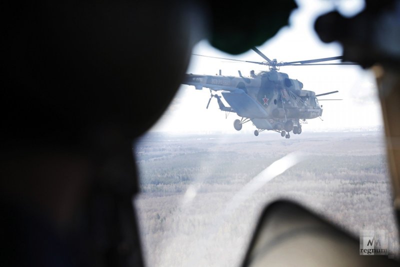 Военный зима вертолет ночь