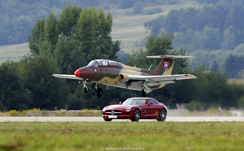 Спортивный самолет l-29 Delfín