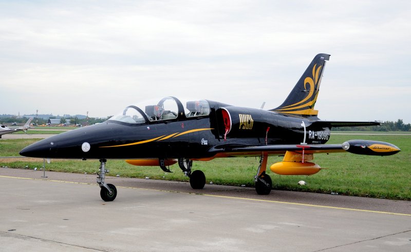 Учебно-тренировочный самолет л-39