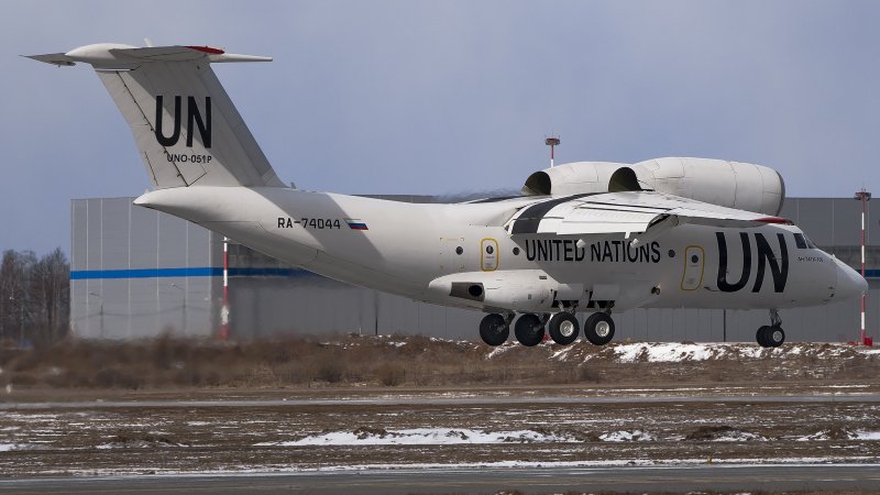АН 72 UTAIR