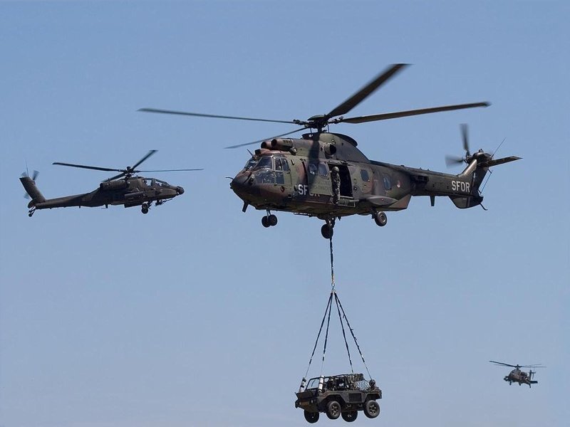 Военный грузовой вертолет