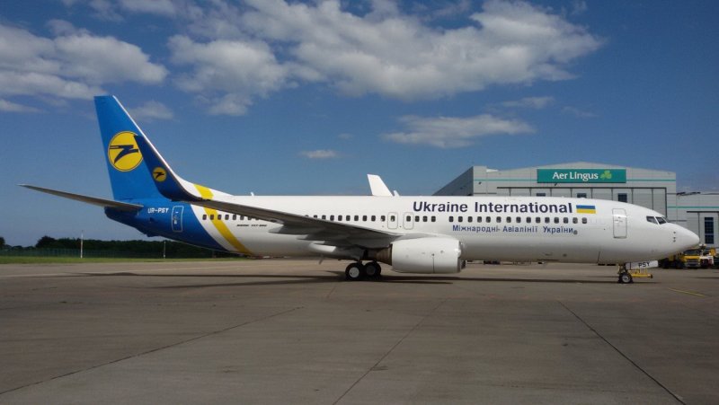 Ukraine International Airlines Boeing 737-800