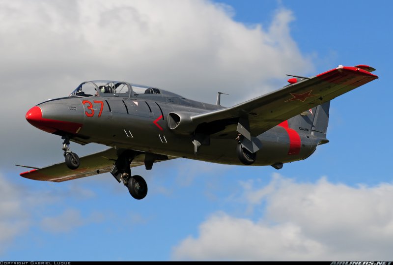 Самолёт л-29 Дельфин