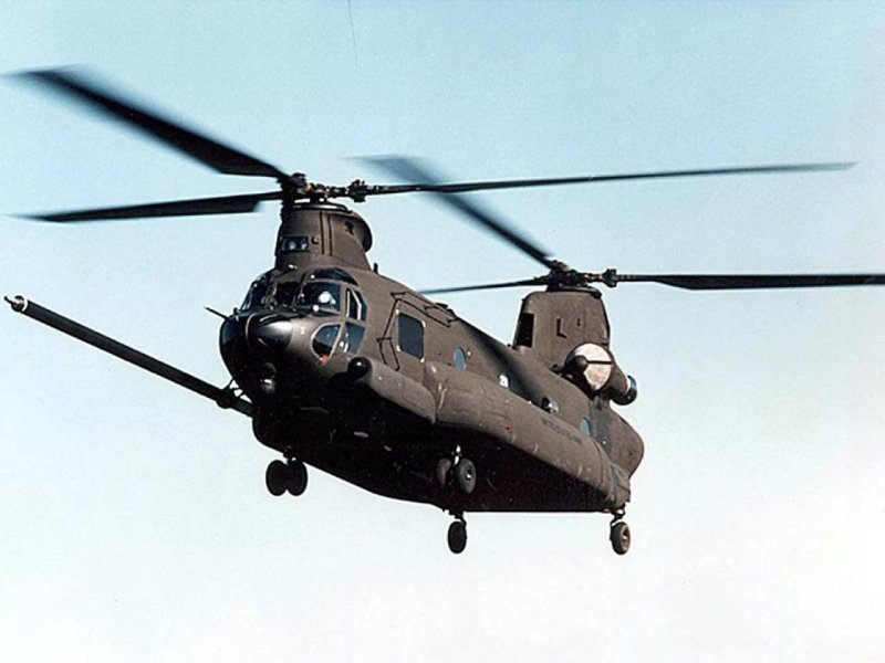Американский военный вертолет Чинук MH-47d