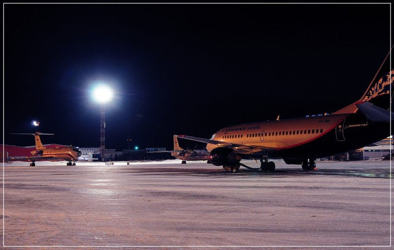 Ночной аэропорт Мурманск