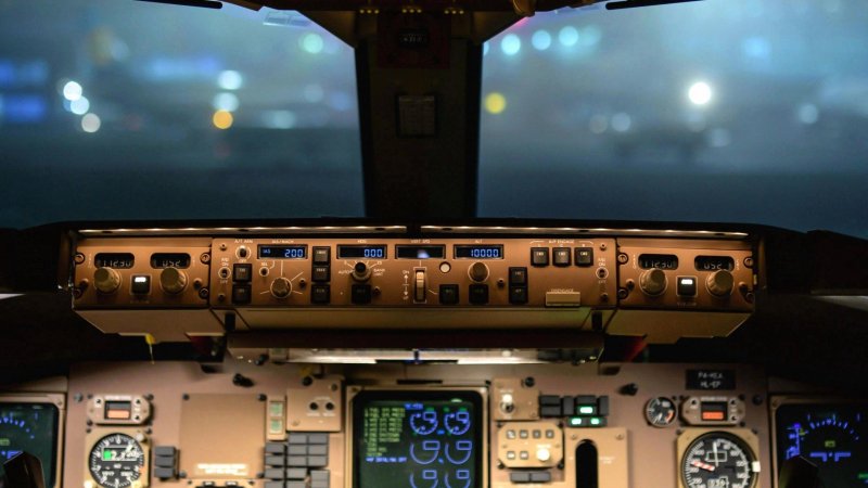 B767 Cockpit