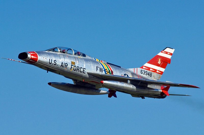 Самолет f-100 super Sabre